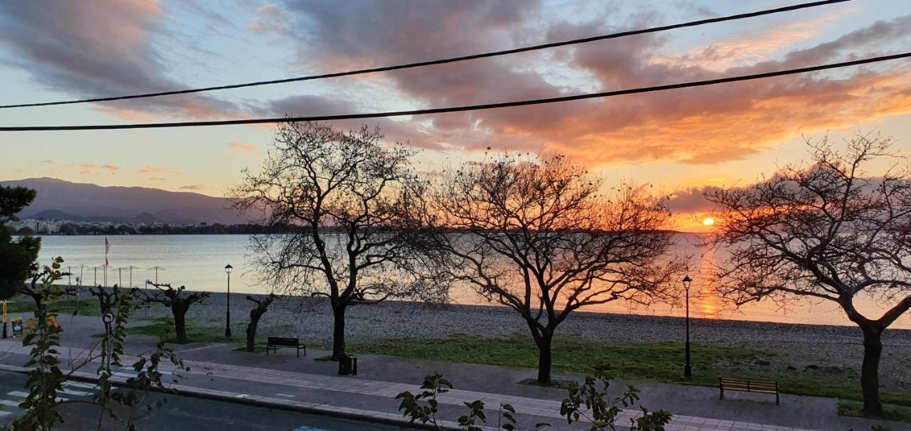 Nafpaktos Beach House Sea View Apartment First Floor エクステリア 写真