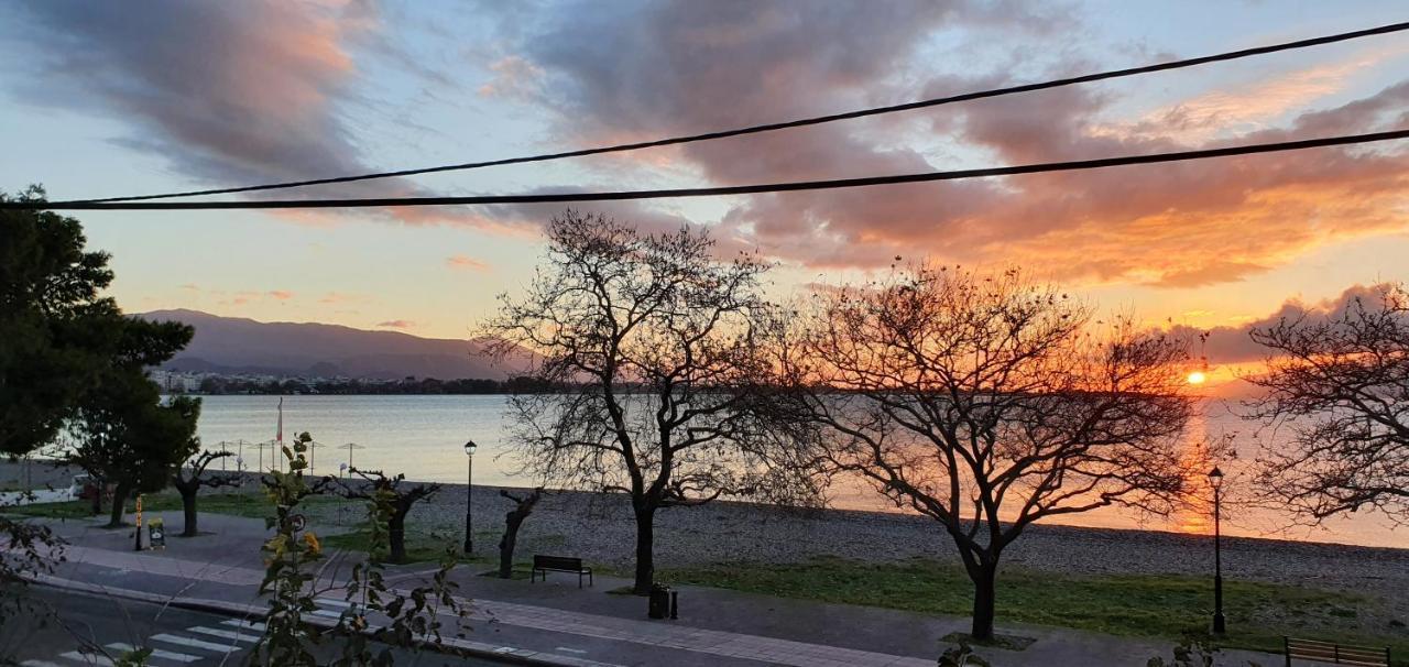 Nafpaktos Beach House Sea View Apartment First Floor エクステリア 写真