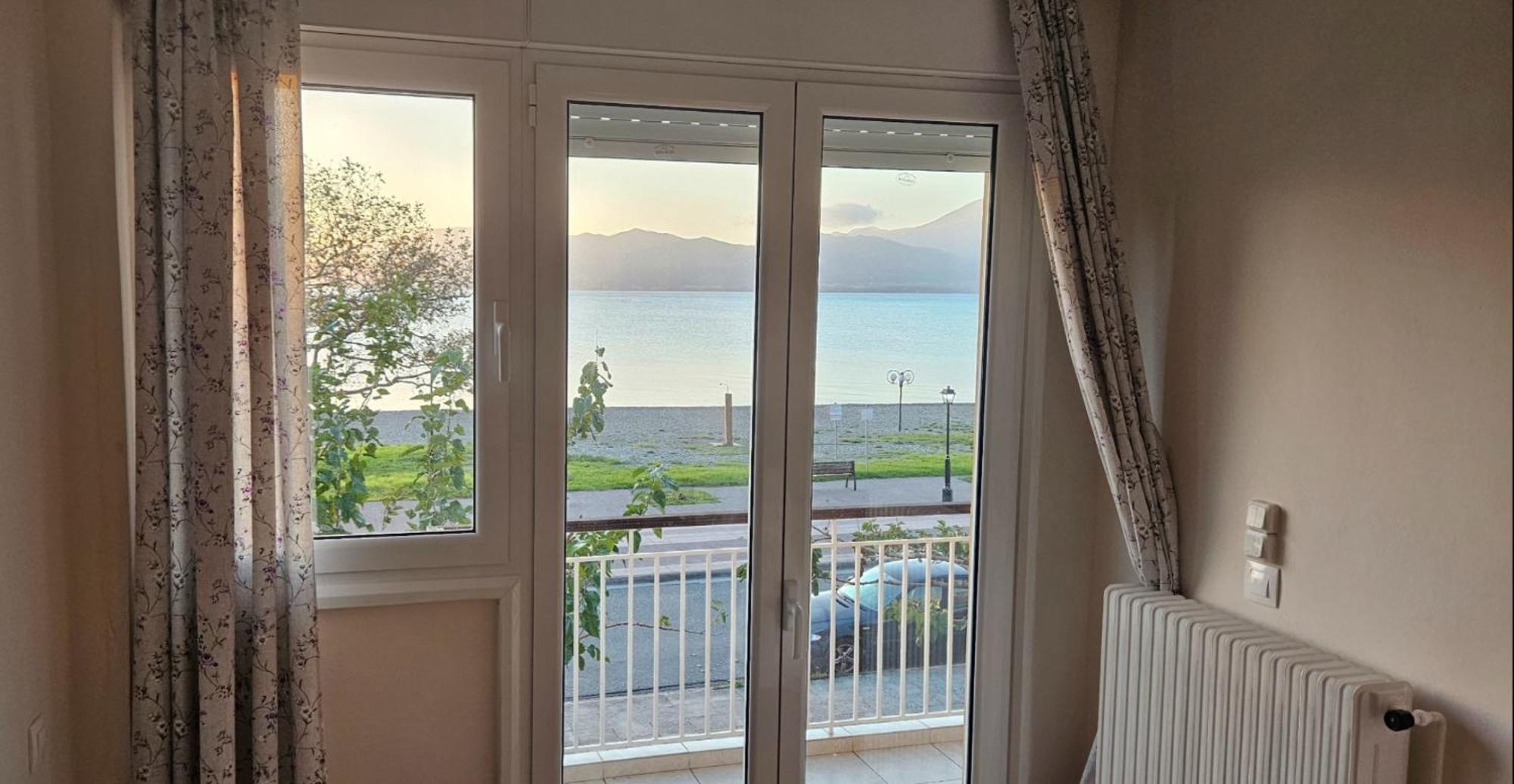 Nafpaktos Beach House Sea View Apartment First Floor エクステリア 写真