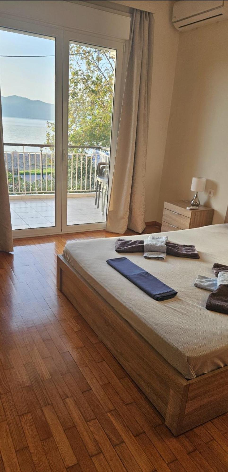 Nafpaktos Beach House Sea View Apartment First Floor エクステリア 写真