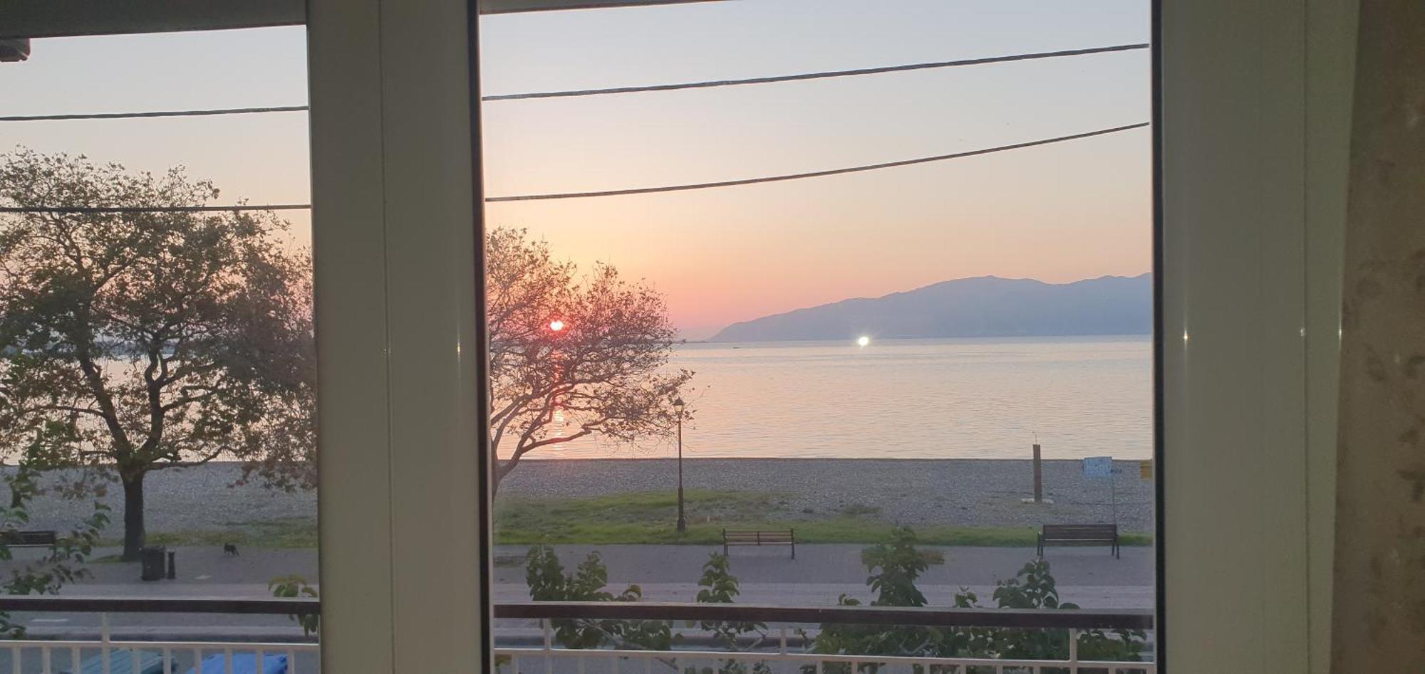 Nafpaktos Beach House Sea View Apartment First Floor エクステリア 写真